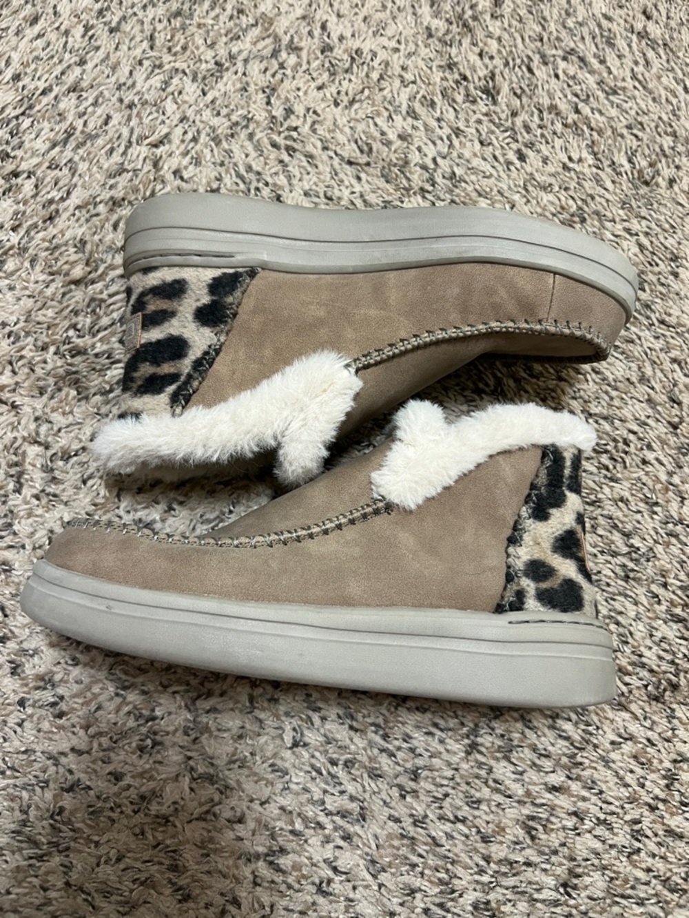 Hey Dude Denny grip Taupe suede Faux Fur Clog Mules - Picture 3 of 5